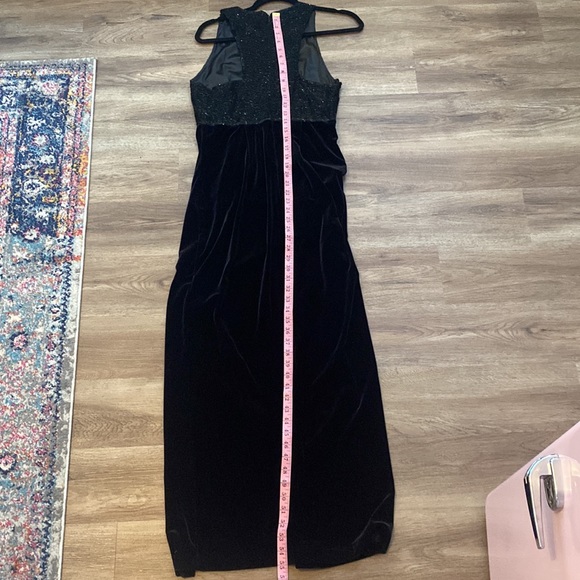 SCALA Gown - Picture 7 of 9